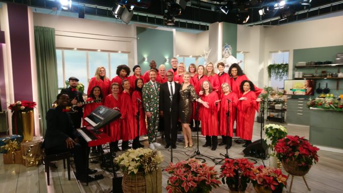 Der ONE VOICE GOSPEL CHOIR BERLIN steht auf der Bühne des Sat1 Morgenmagazins